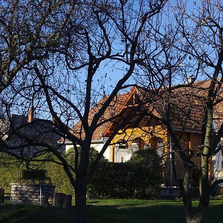Апартаменти Devenyi Vendeghaz Csesznek Екстер'єр фото