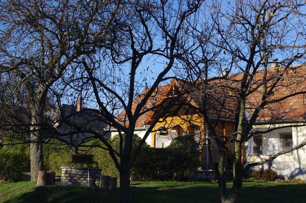 Апартаменти Devenyi Vendeghaz Csesznek Екстер'єр фото